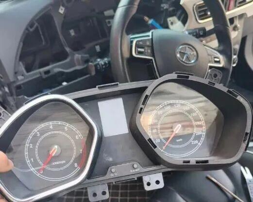 01-8 新手买车必看!教你4招识破调表车,速查车辆真实公里数,避坑不踩雷