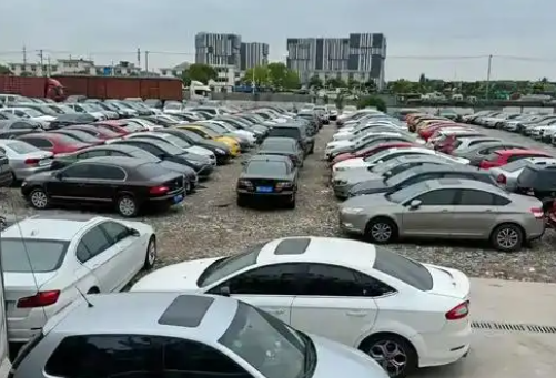 为什么不建议新手去二手车市场?看完这4个二手车验车,你就明白了插图 微信图片_20260629113056_174_2-2 为什么不建议新手去二手车市场?看完这4个二手车验车,你就明白了
